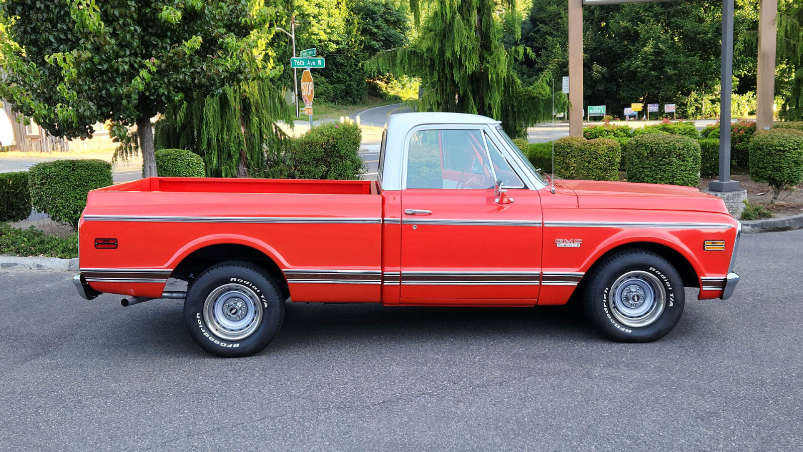 GMC-Sierra-1500-1972-Standard-Cab-Pickup-Parchment-and-Red