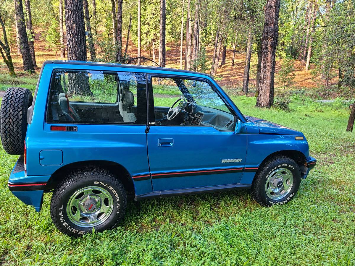Geo-tracker-1990-blue