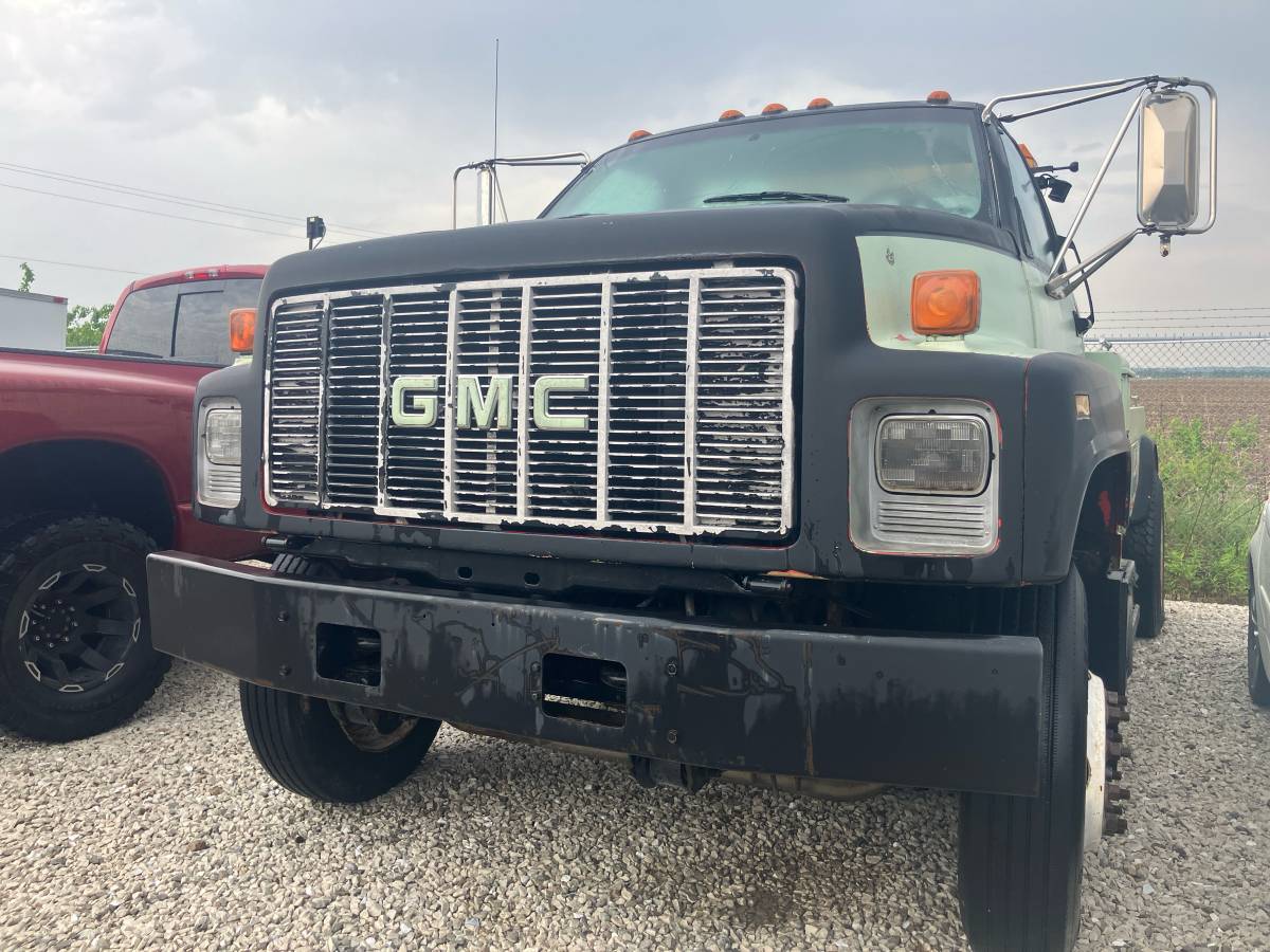 Gmc-C6-6000-medium-duty-medium-conventional-104-dies-1995-custom