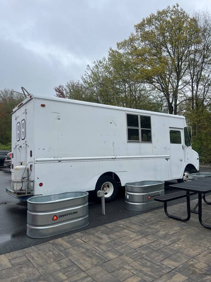 Gmc-Grumman-olson-kurbmaster-p3500-step-van-1988