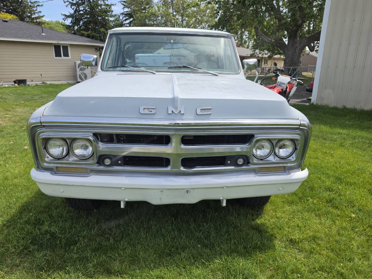 Gmc-Sierra-2500-1969-custom