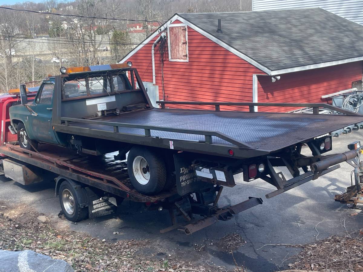 Gmc-Sierra-3500hd-diesel-1982-green