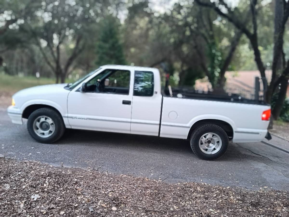 Gmc-Sonoma-sls-1995-white