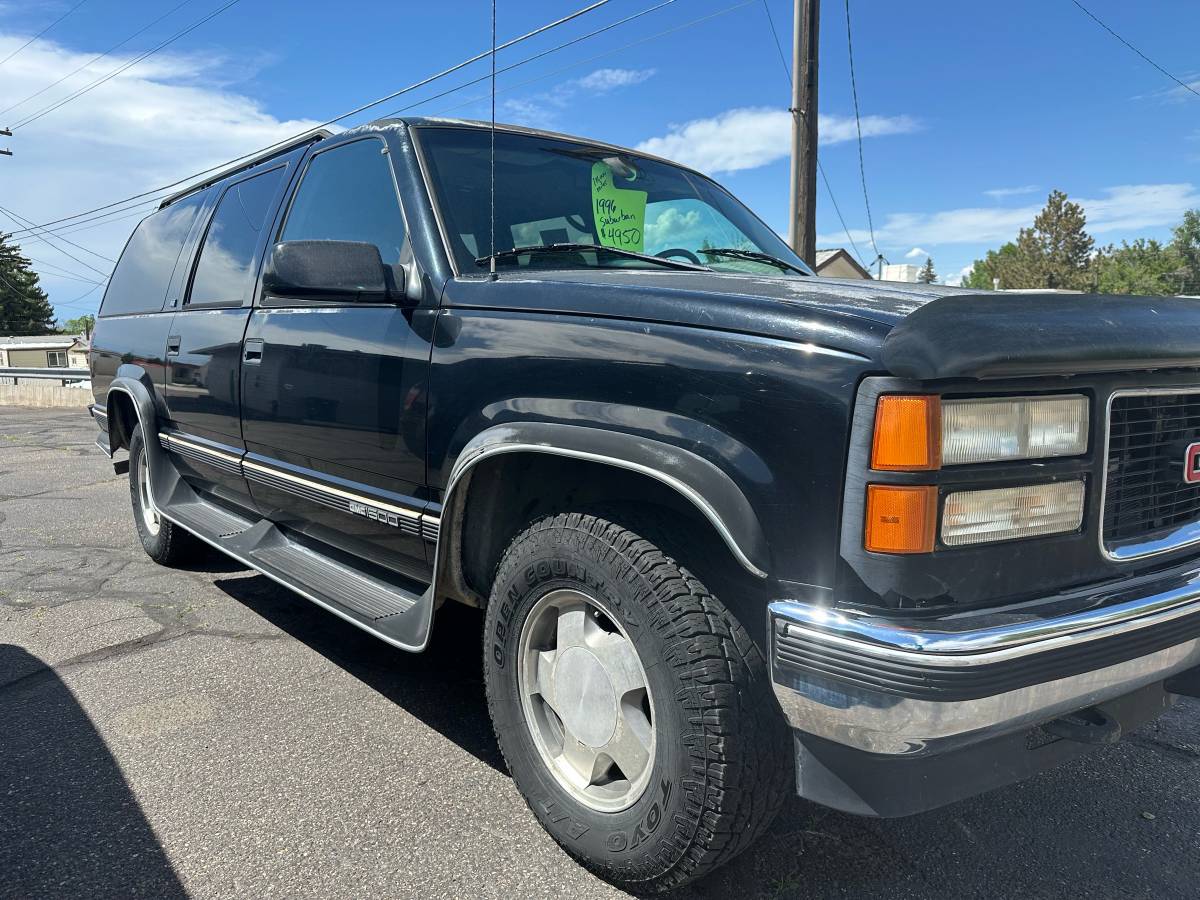 Gmc-Suburban-1500-1996-black