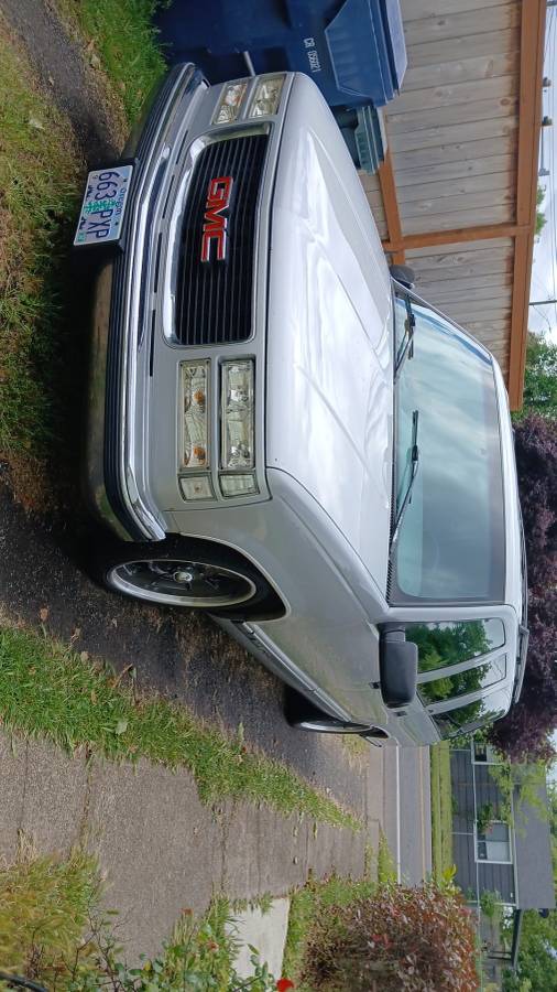 Gmc-Suburban-1500-1996-silver