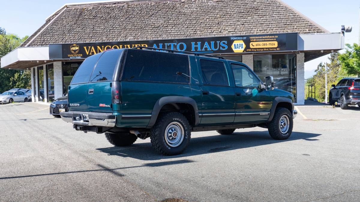 Gmc-Suburban-2500-1996-green