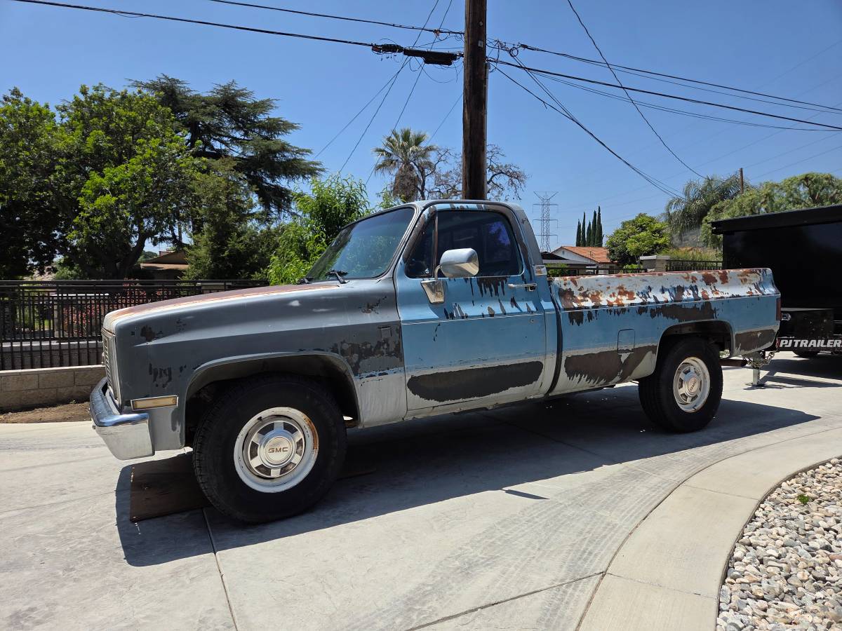 Gmc-chevy-2500-longbed-1985-blue