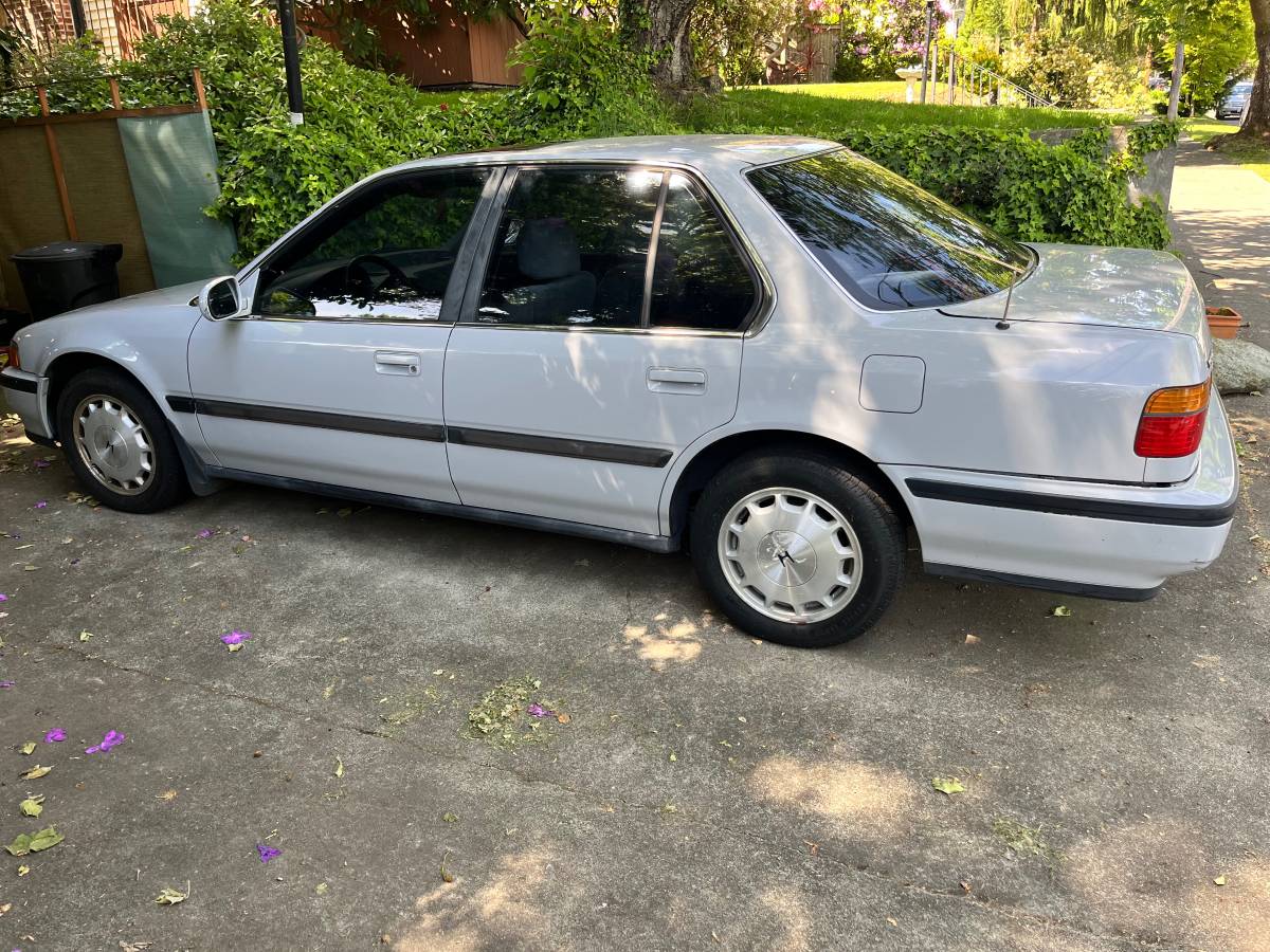 Honda-Accord-sedan-1990-custom