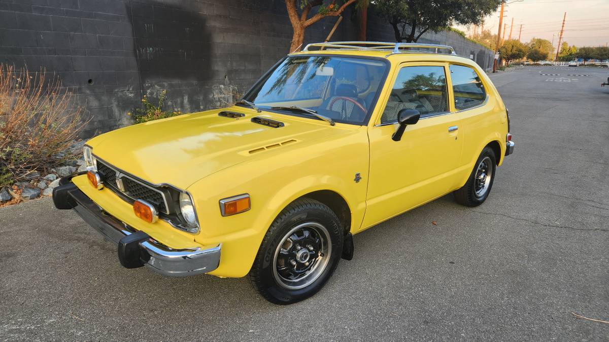 Honda-Civic-cvcc-1975-yellow
