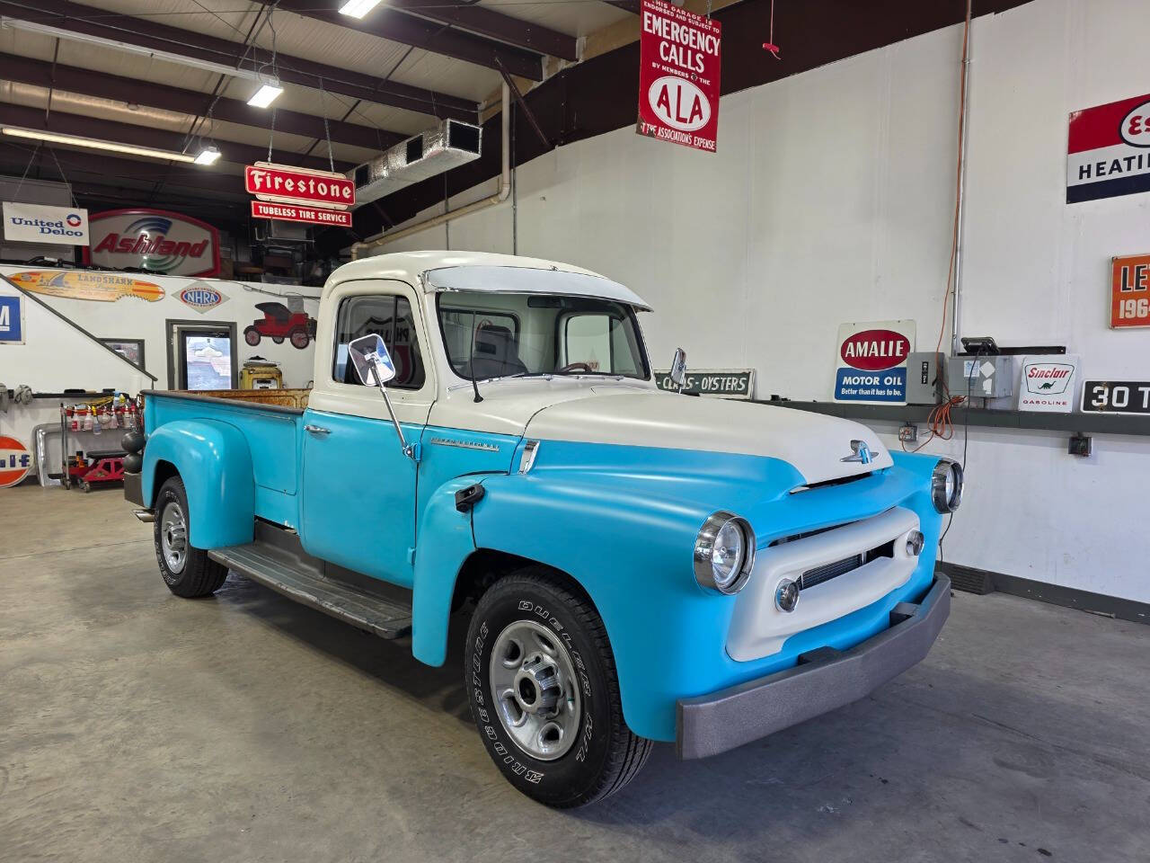 International-ihc-1600-1956-Turquoise-Gray