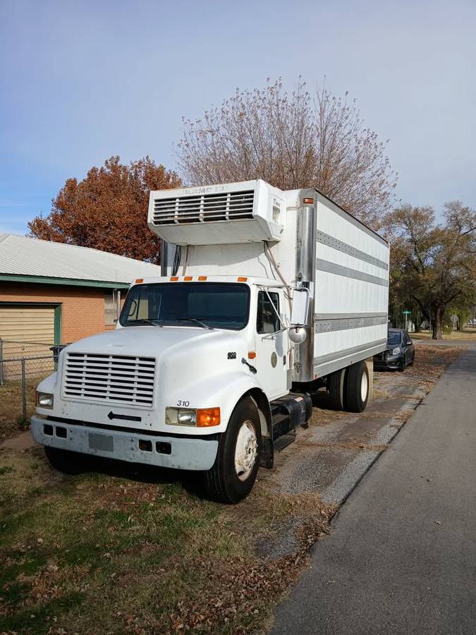 International-ihc-4000-diesel-1995-white