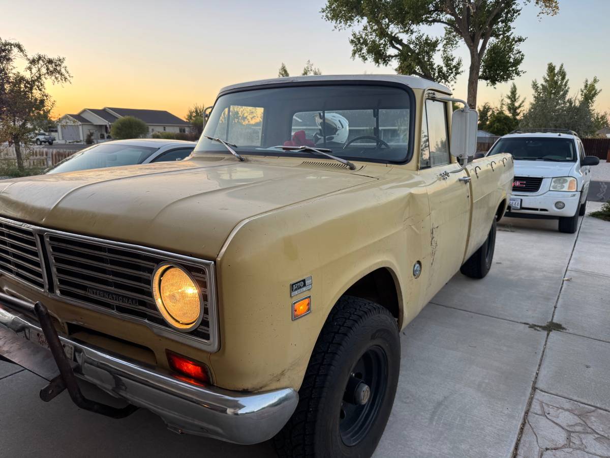 International-ihc-Pick-up-1973-yellow