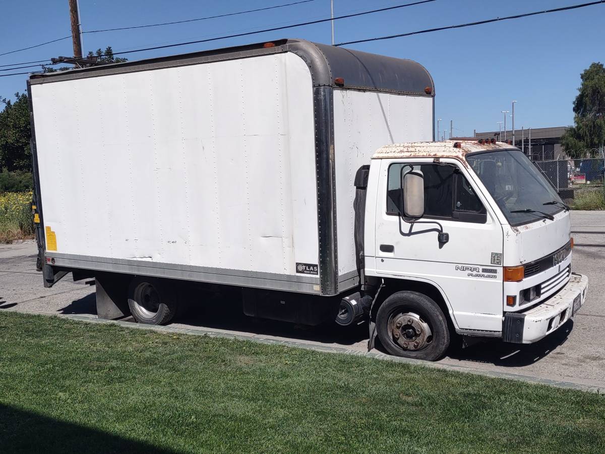 Isuzu-npr-diesel-1992-white