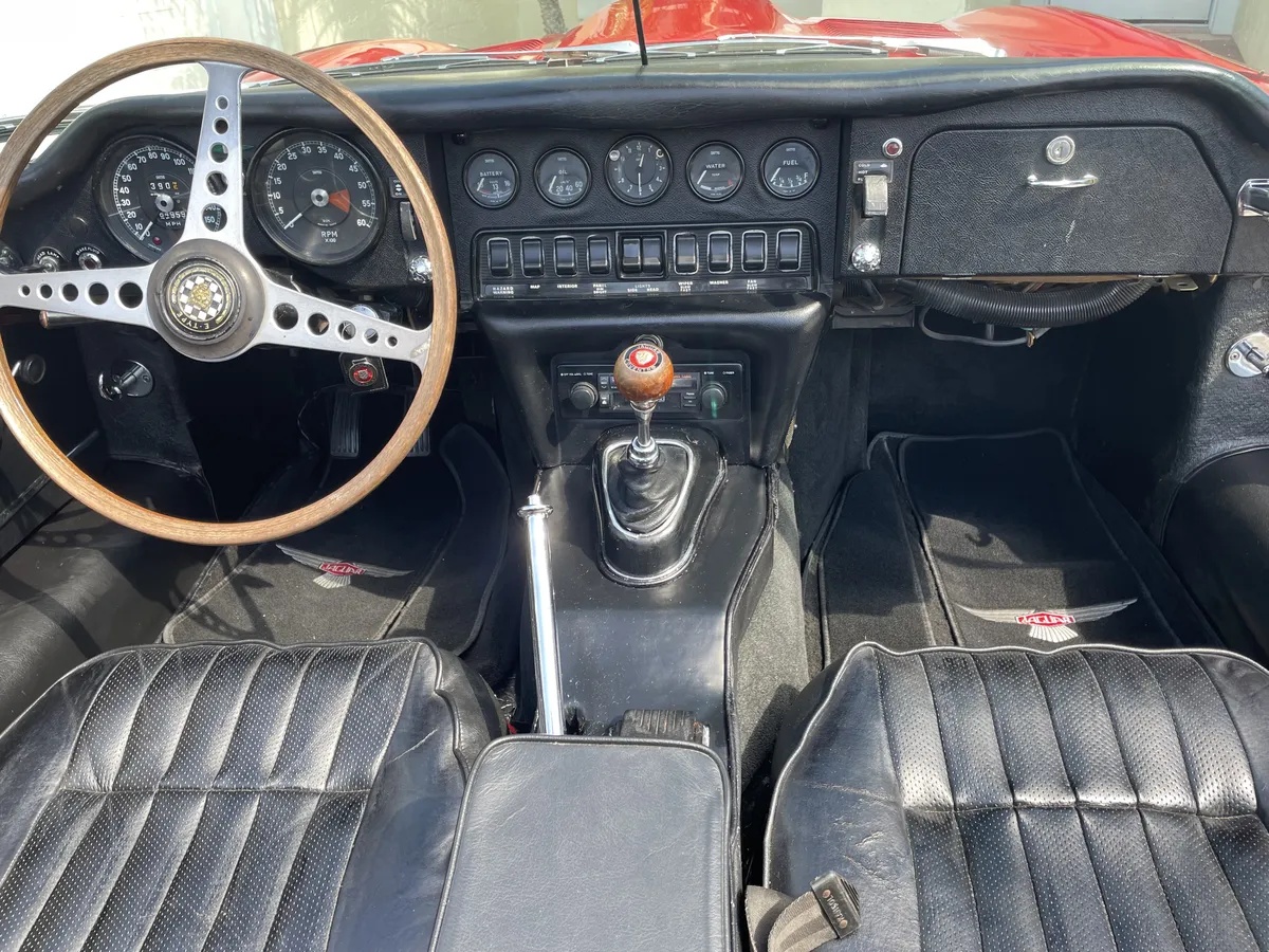 Jaguar-E-type-xke-1970-Red-Black