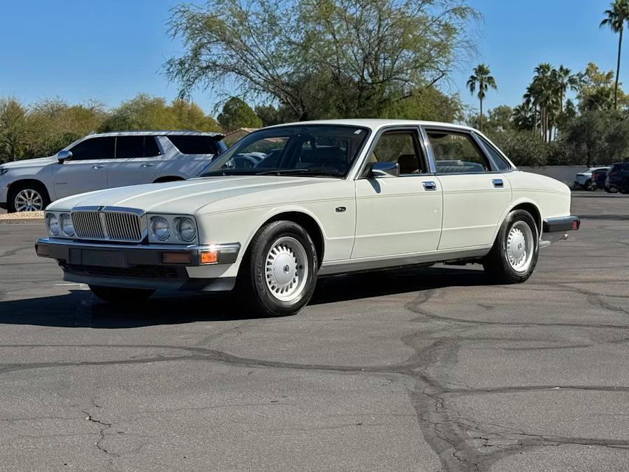 Jaguar-Xj6-1991-white