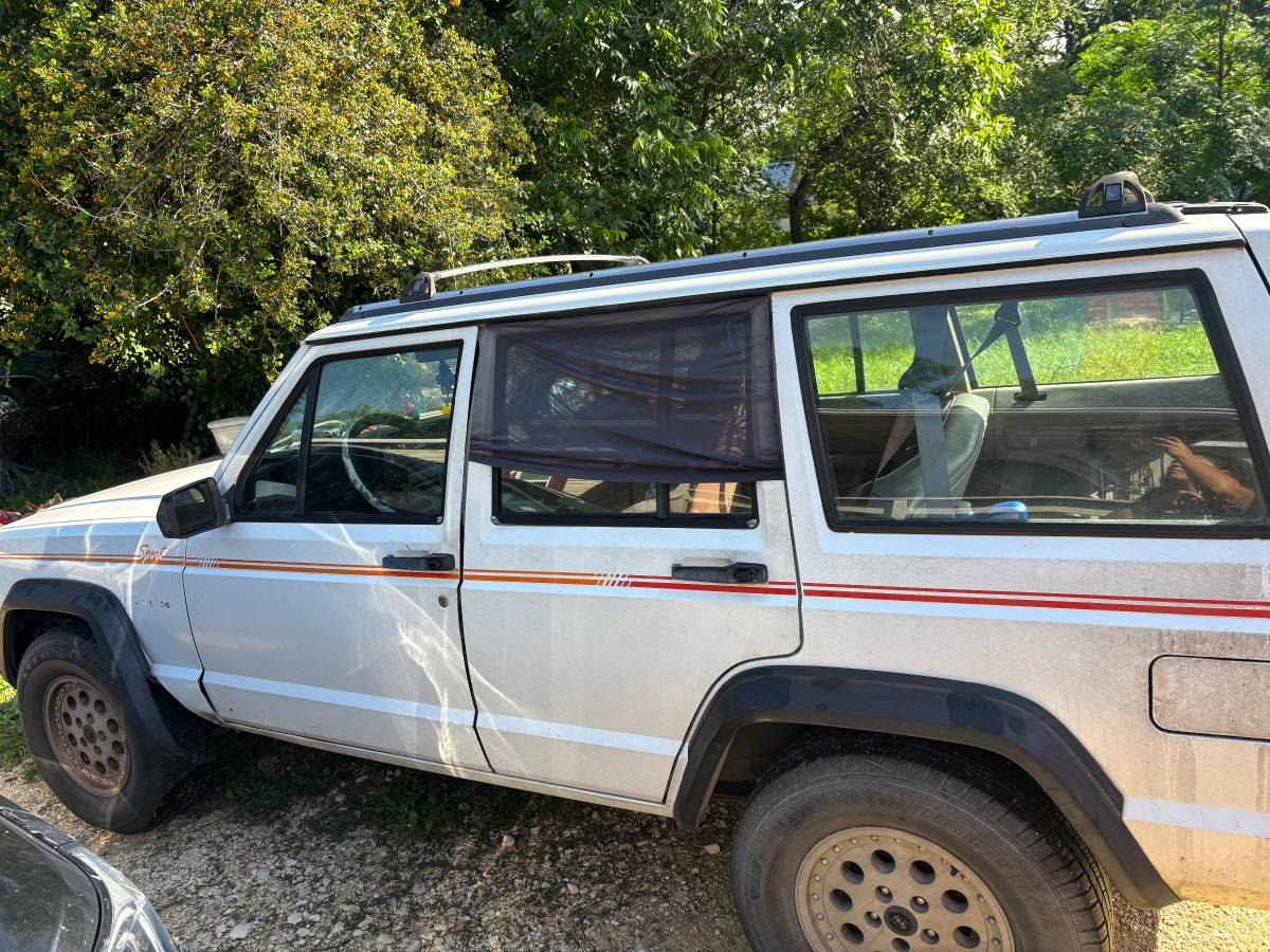 Jeep-Cherokee-1991-white