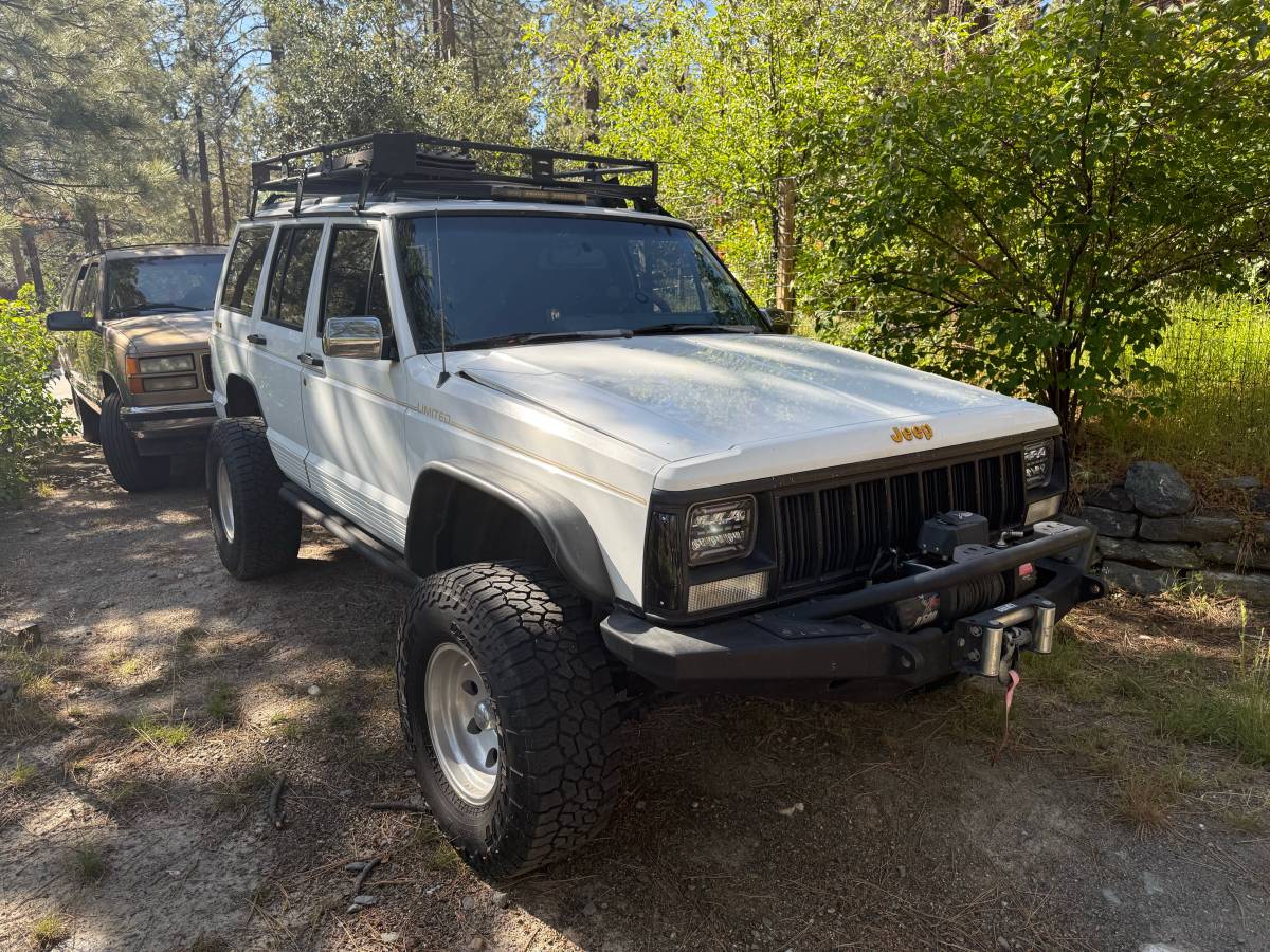 Jeep-Cherokee-limited-1992-white