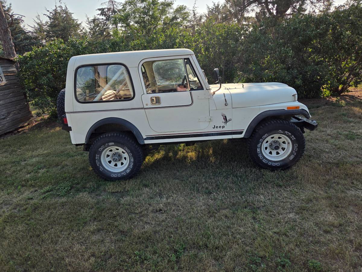 Jeep-Cj7-1984-white