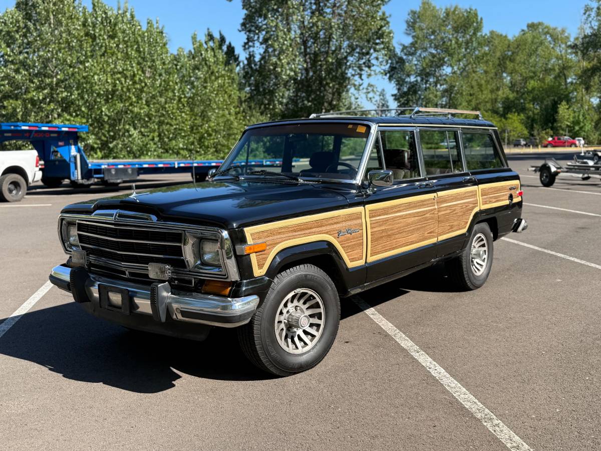 Jeep-Grand-wagoneer-1990