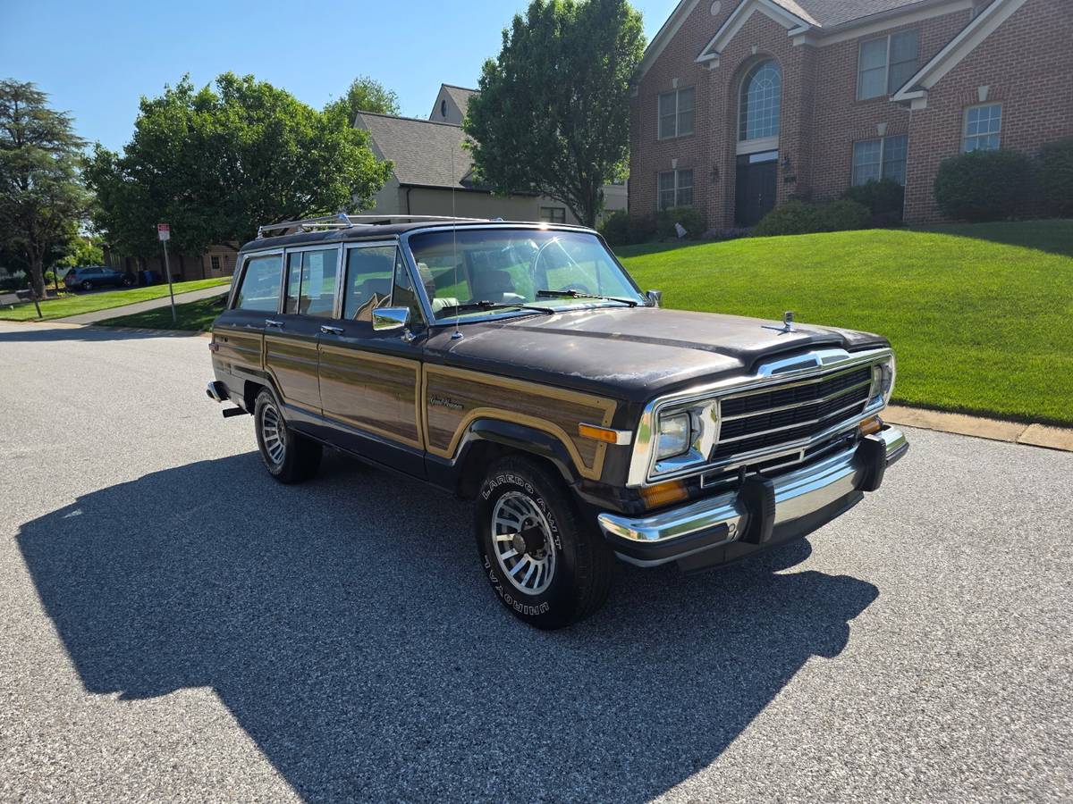 Jeep-Grand-wagoneer-base-1989-brown
