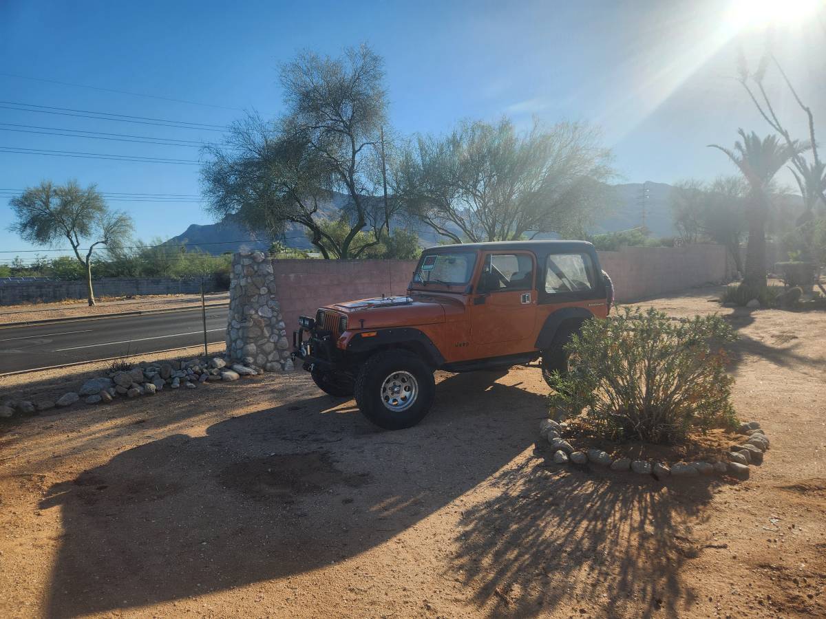 Jeep-Wrangler-sahara-1988-orange