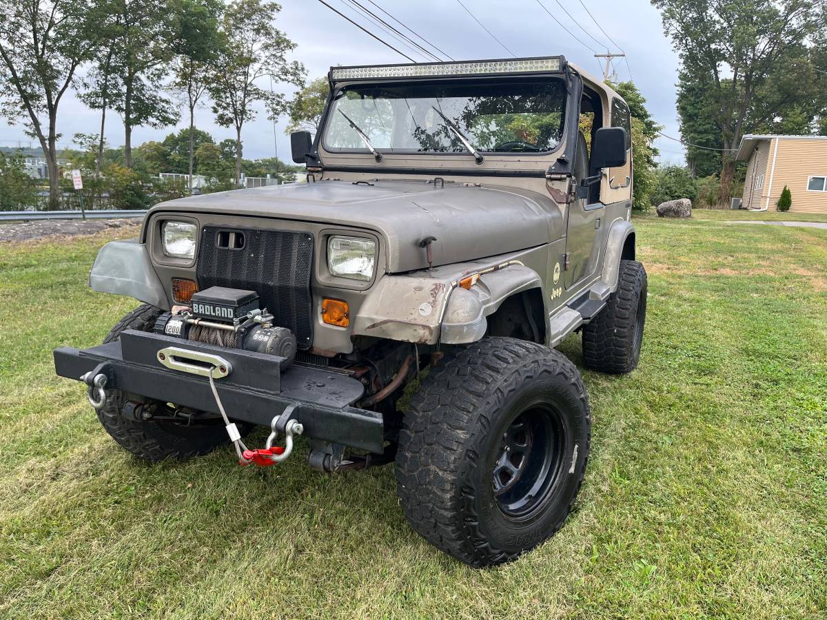 Jeep-Wrangler-sahara-1989-purple
