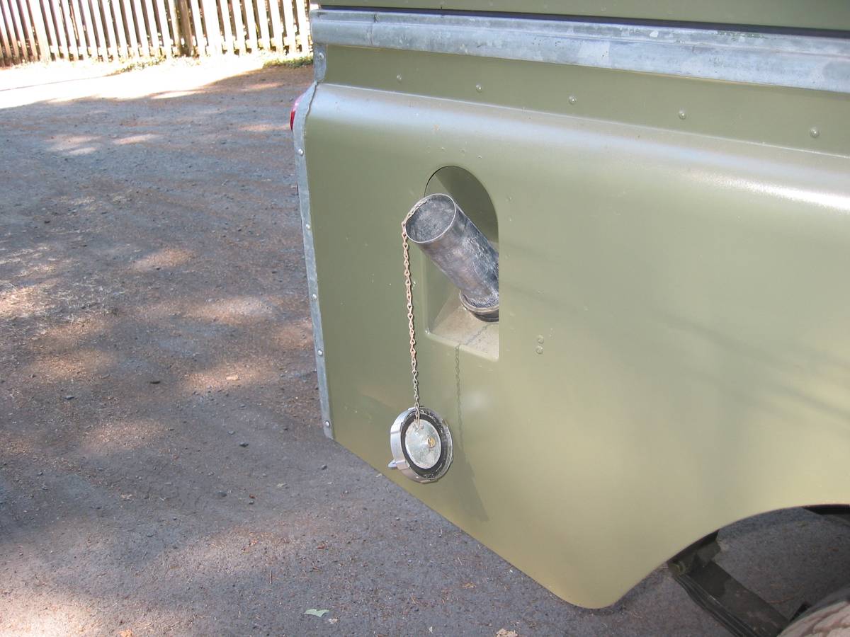 Land-rover-Series-iia-109-station-wagon-1966-green