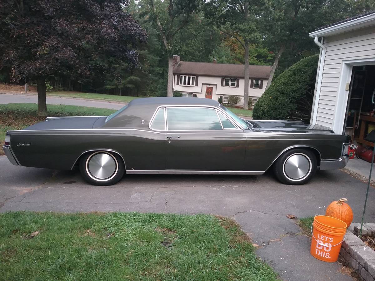 Lincoln-Continental-1969-green