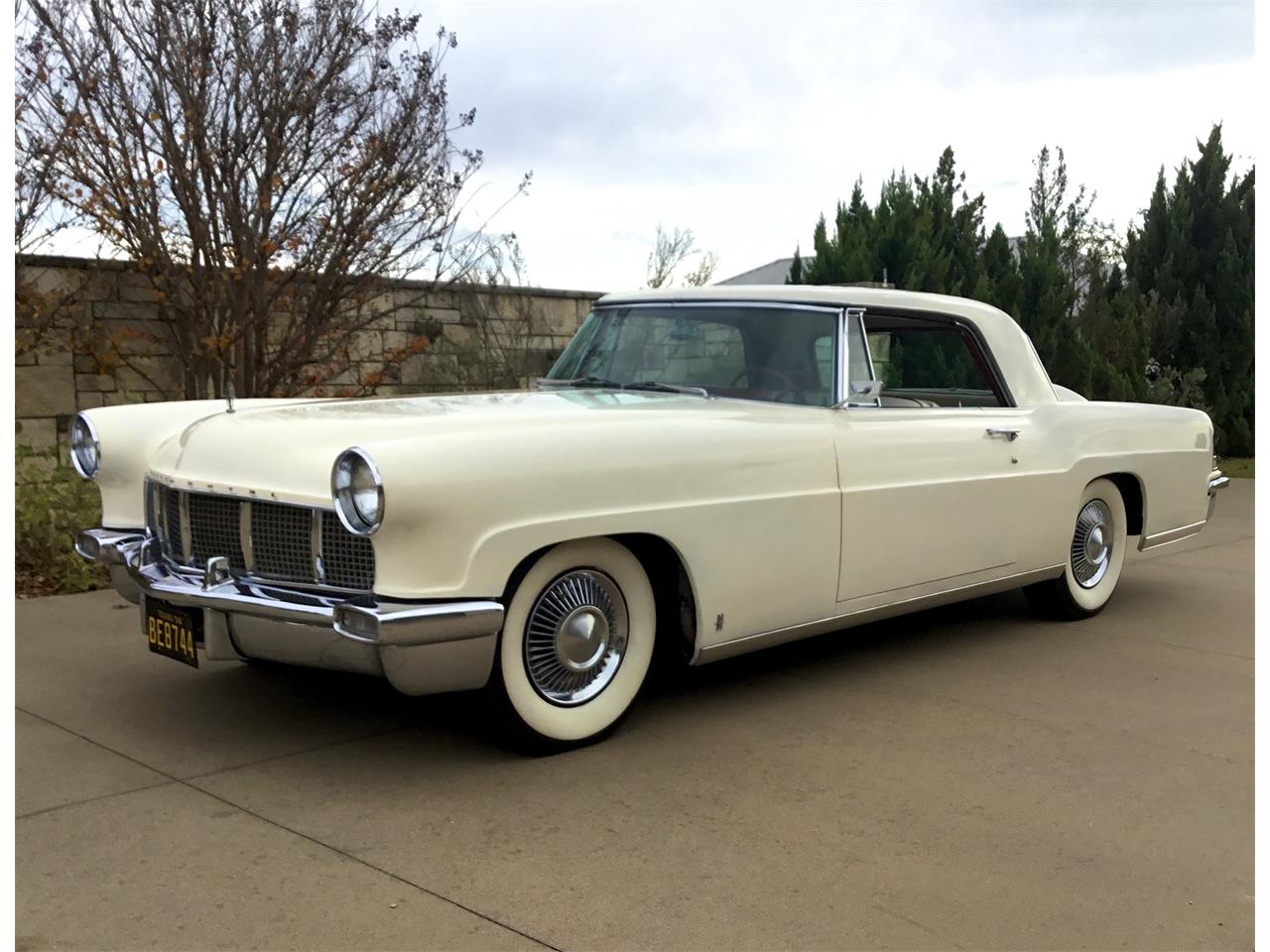 Lincoln-Continental-mark-ii-1957-White-Redwhite