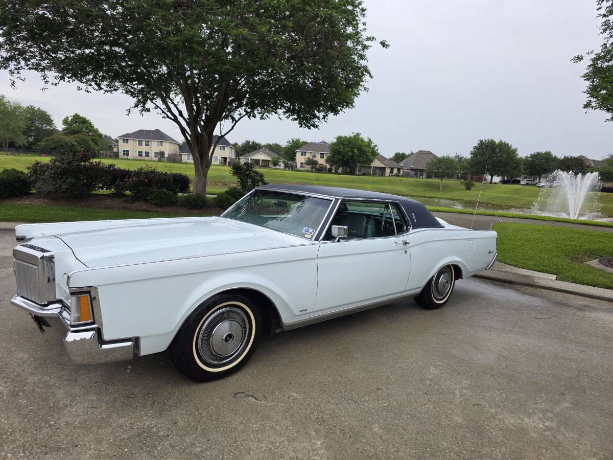 Lincoln-Continental-mark-iii-1971-blue