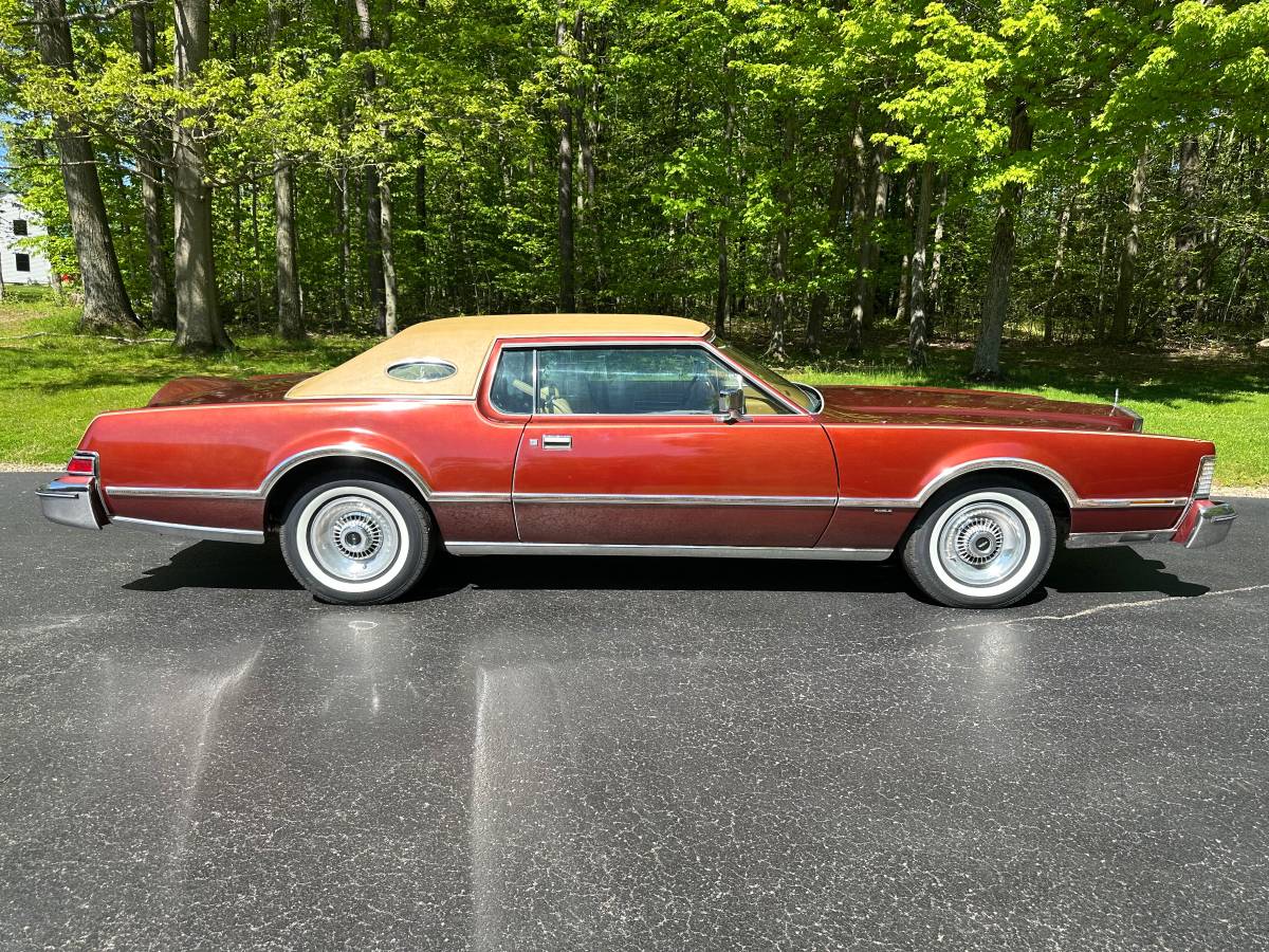 Lincoln-Mark-iv-1975