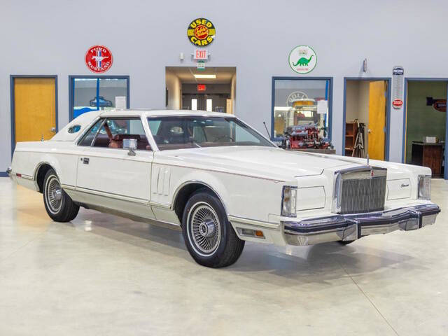 Lincoln-Mark-v-1977-White-Maroon