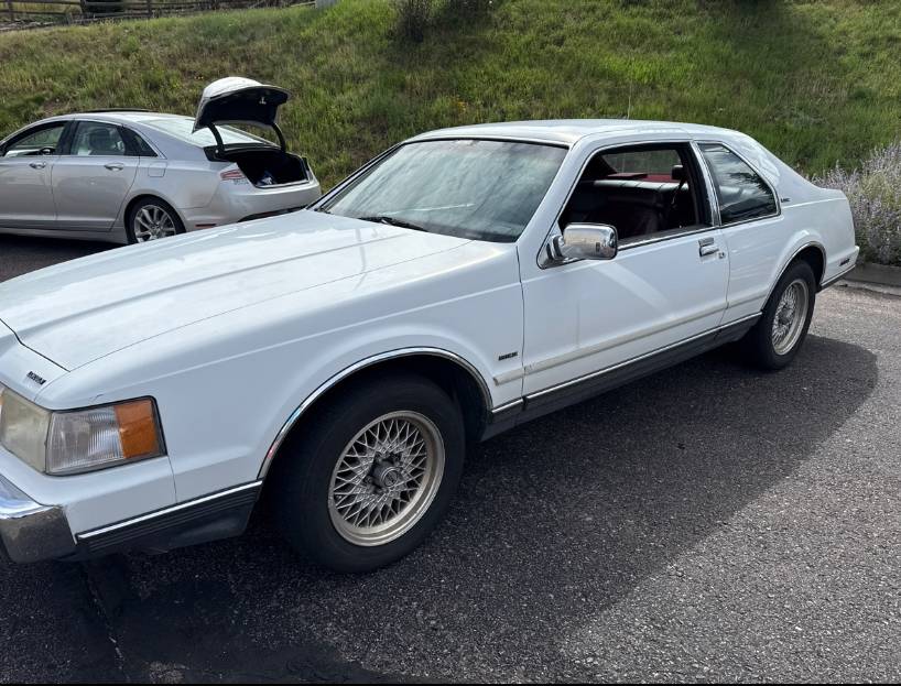 Lincoln-Mark-vll-1990-white