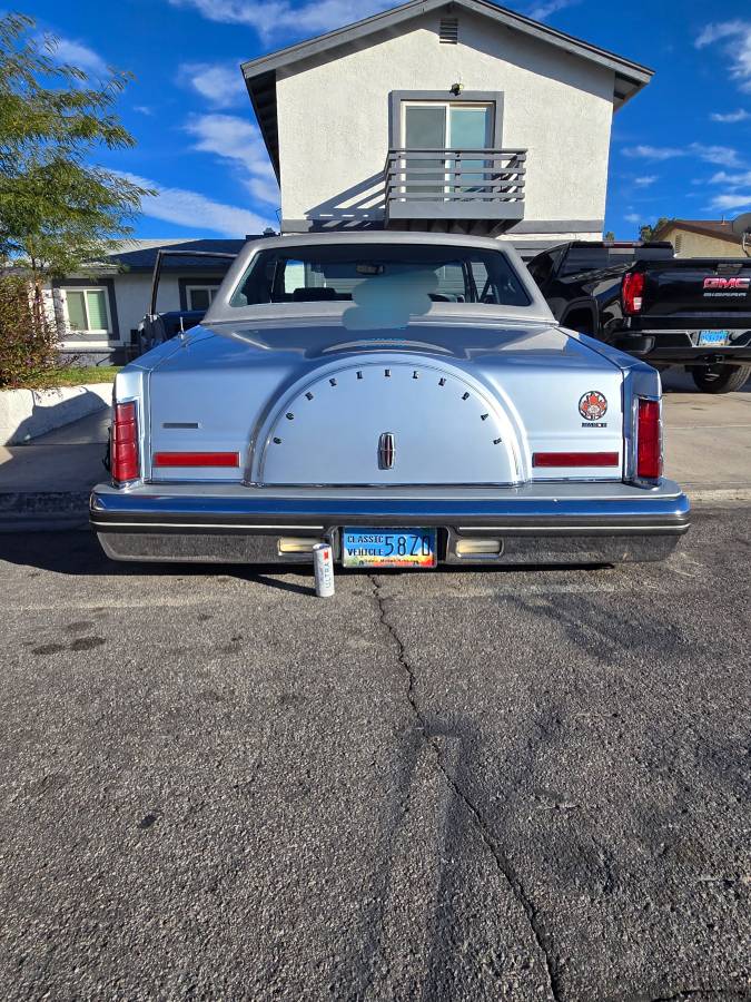 Lincoln-Mkx-1983-blue