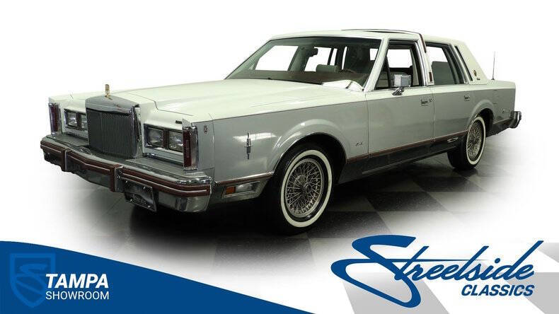 Lincoln-Town-car-1984-White-Red