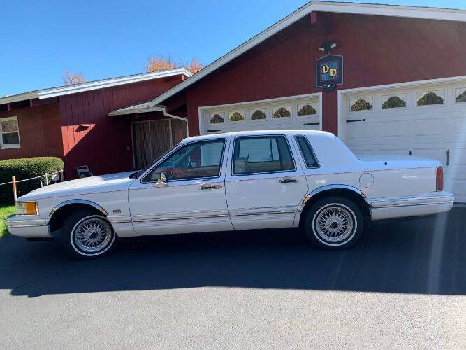 Lincoln-Town-car-1992-White