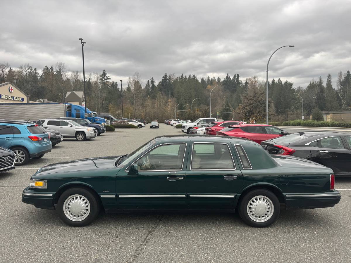 Lincoln-Town-car-1995-green