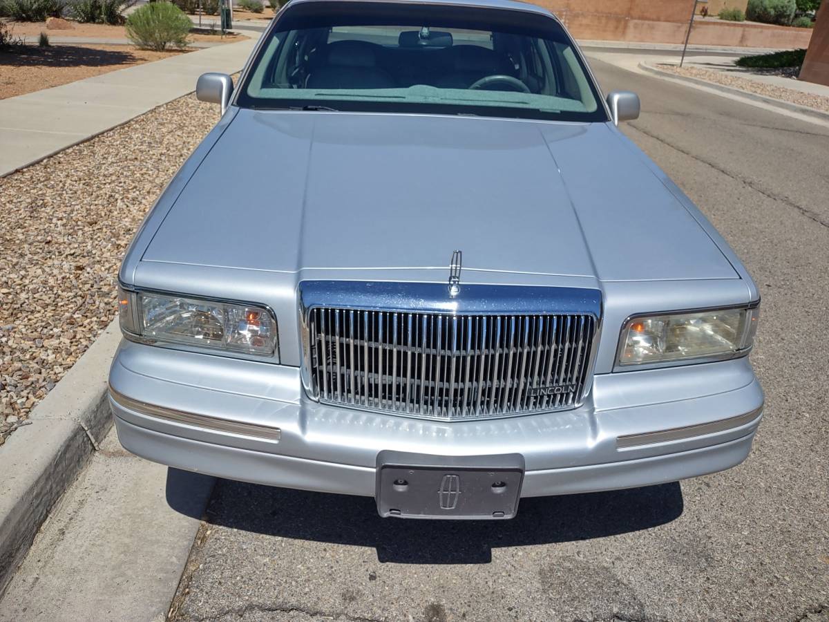 Lincoln-Town-car-1995-silver