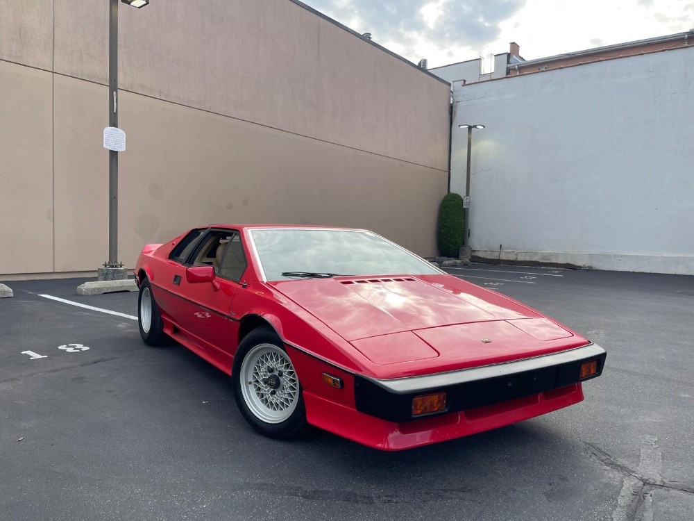 Lotus-Esprit-1986-Coupe-Tan
