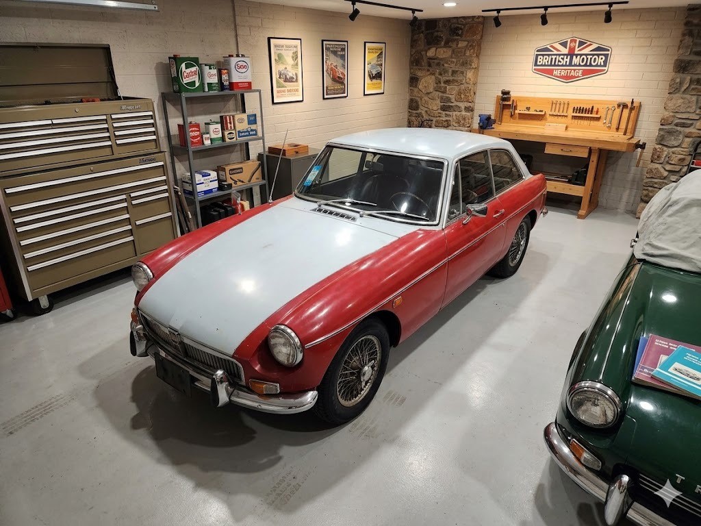 MG-MGB-1969-Coupe-Black