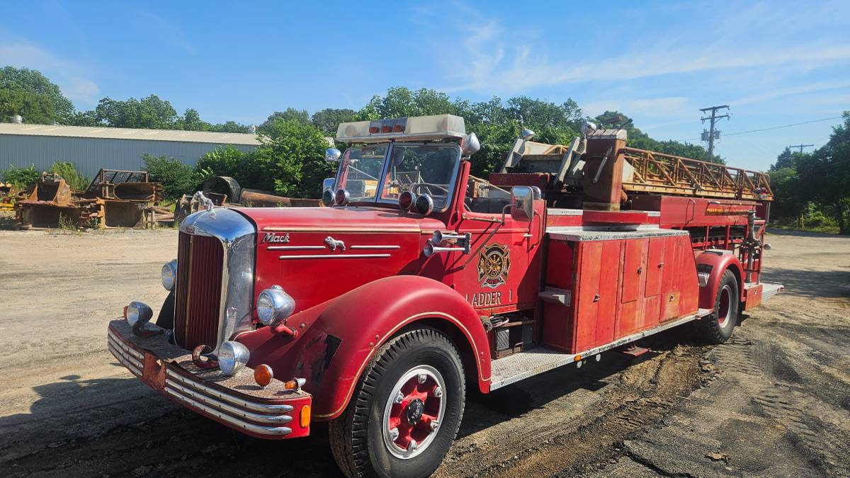 Mack-1951-red