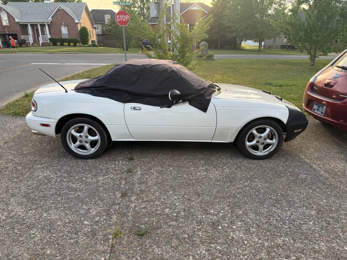 Mazda-Mx-5-coupe-1995-white