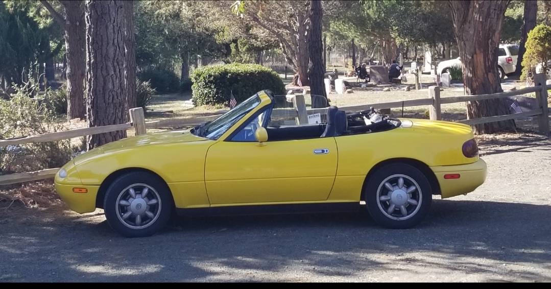 Mazda-Mx-5-miata-1992-yellow