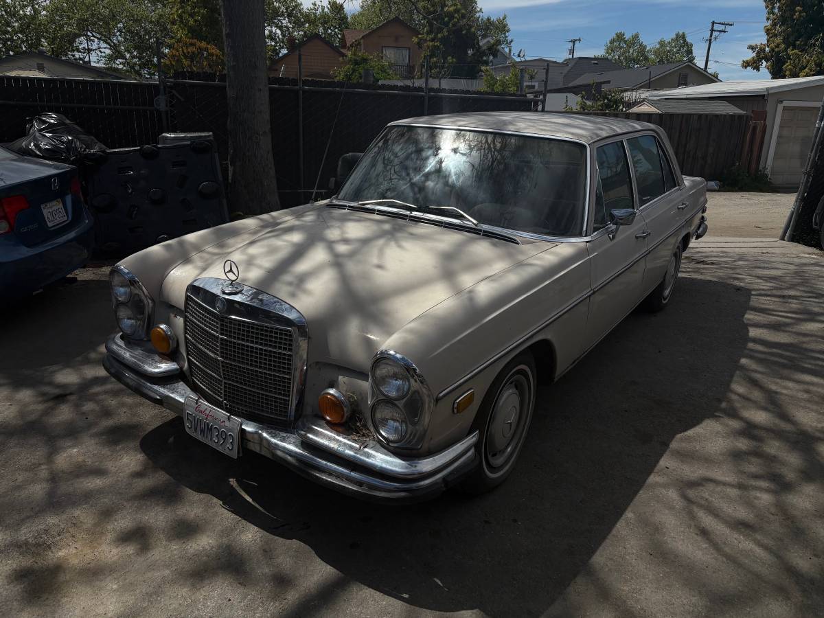 Mercedes-280-sel-4.5-1971-yellow