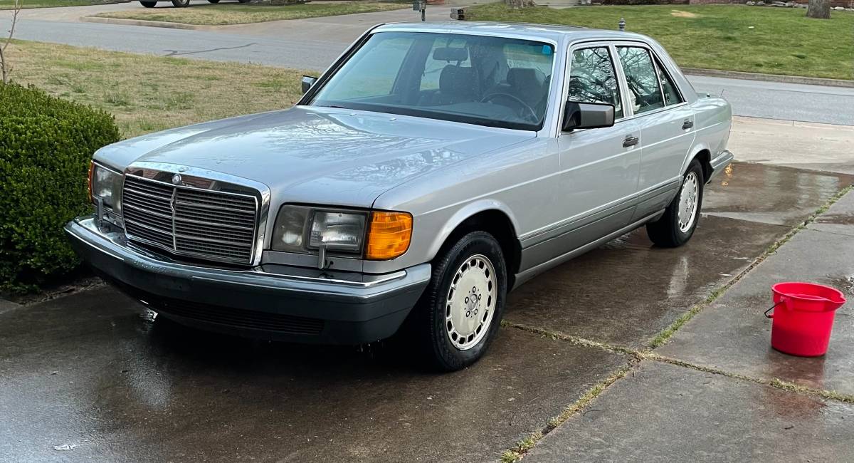 Mercedes-300-se-1990-silver