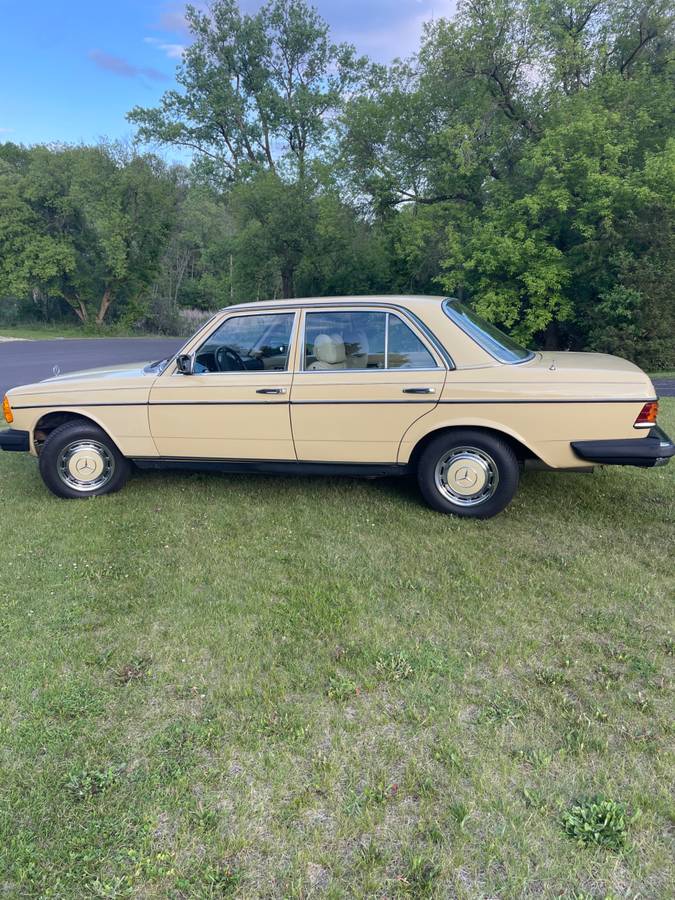 Mercedes-benz-300d-diesel-1977-yellow