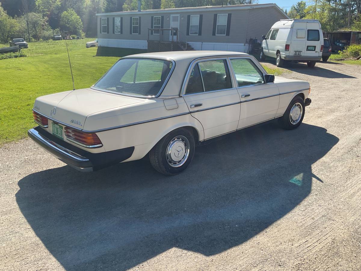 Mercedes-benz-300d-diesel-1977