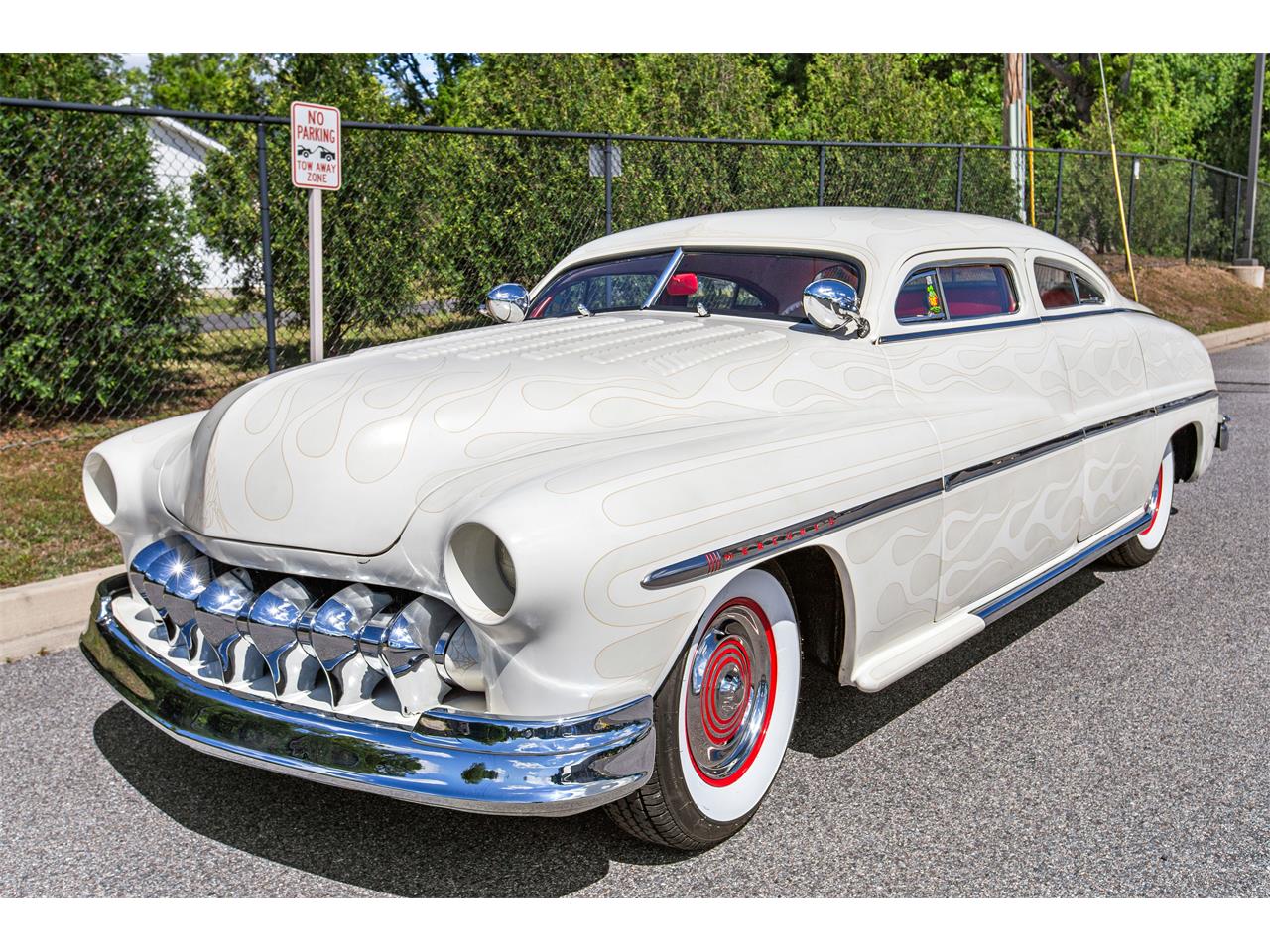Mercury-4-dr-sedan-1949-1955-Corvette-White-Red-Vinyl