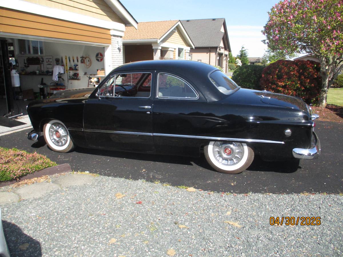 Meteor-deluxe-coupe-1949-black
