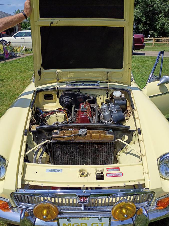 Mgb-gt-1969-yellow